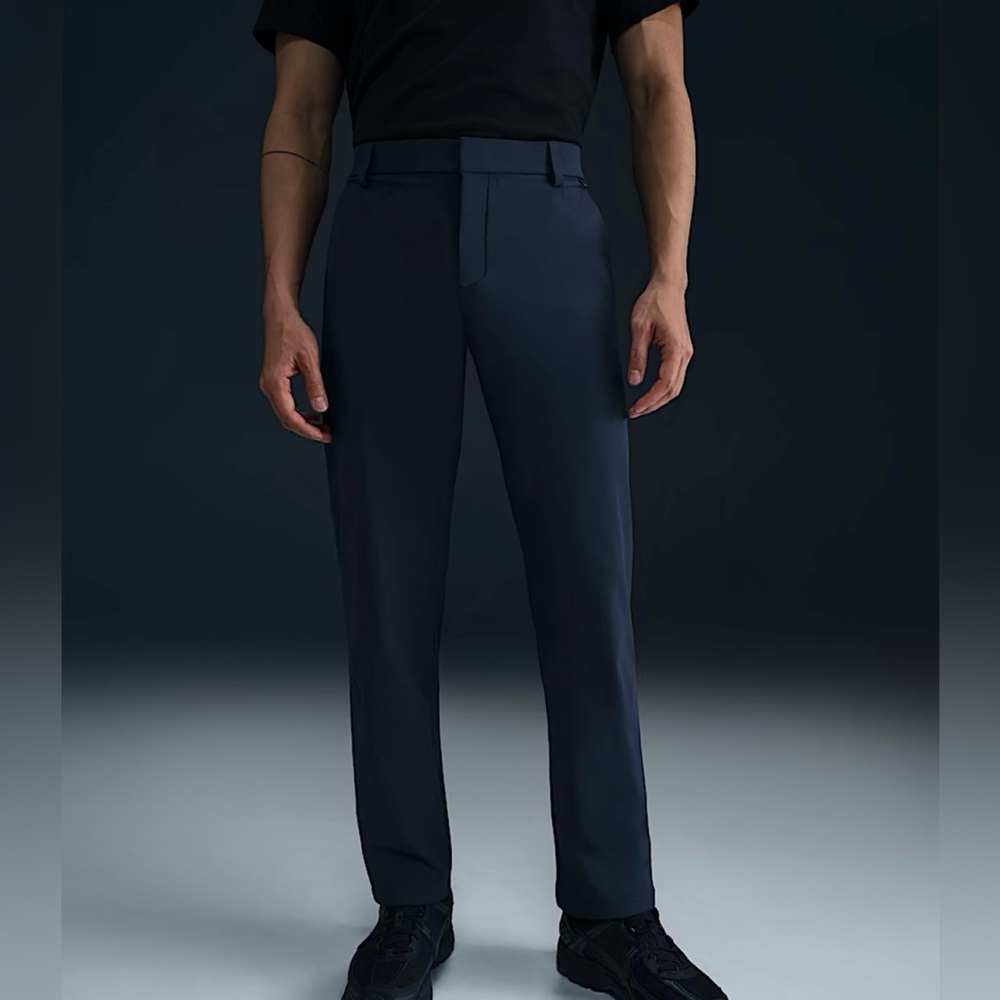 Nike 24.7 PerfectStretch Men’a Dry-FIT 5-Pocket Regular Pants. Size 32x30. Navy